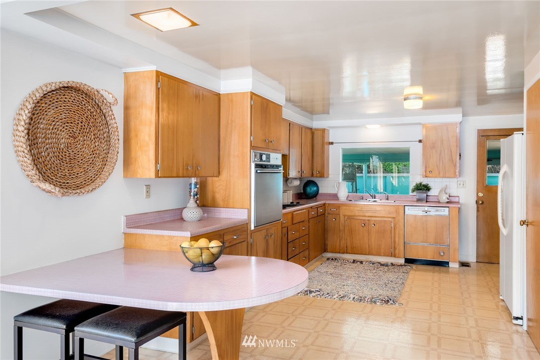 10354 Riviera Place Northeast Seattle, WA 98125 - Photo 14 of 25 Gallery Image 14