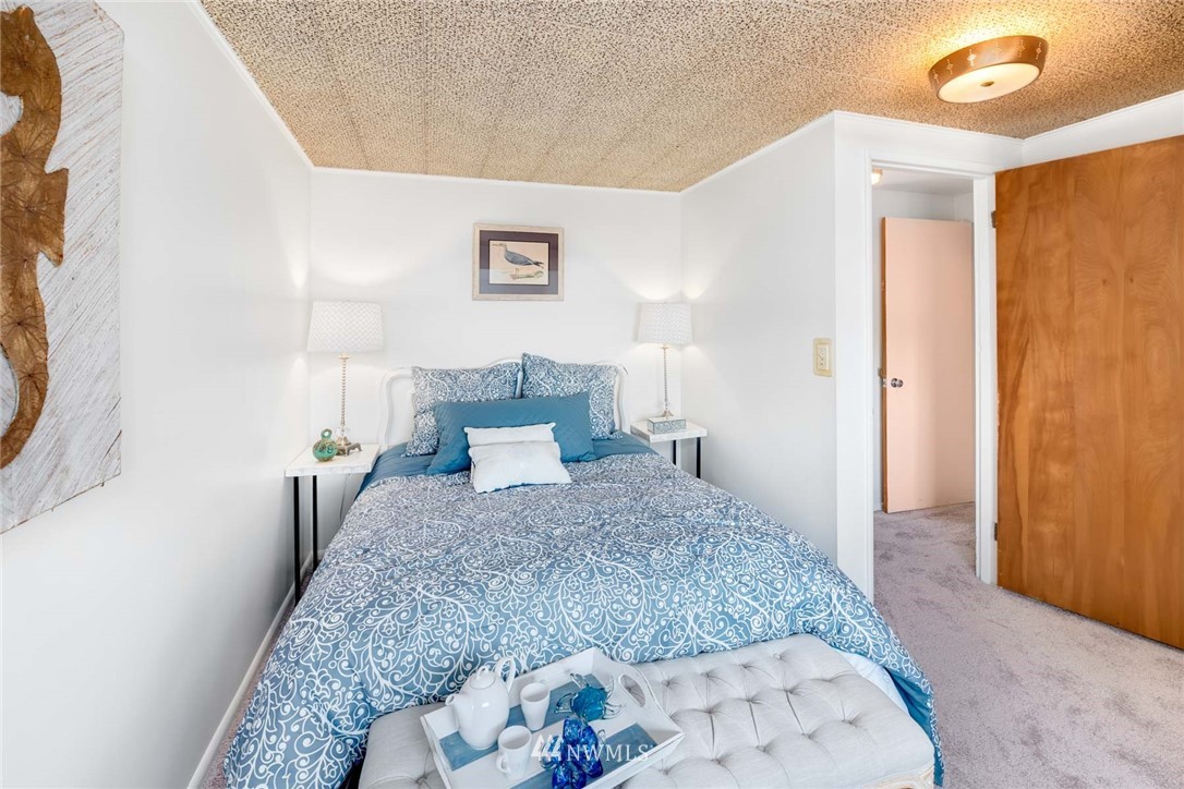 10354 Riviera Place Northeast Seattle, WA 98125 - Photo 15 of 25 Gallery Image 15