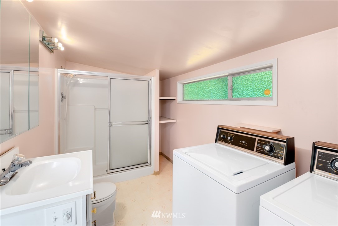 10354 Riviera Place Northeast Seattle, WA 98125 - Photo 19 of 25 Gallery Image 19