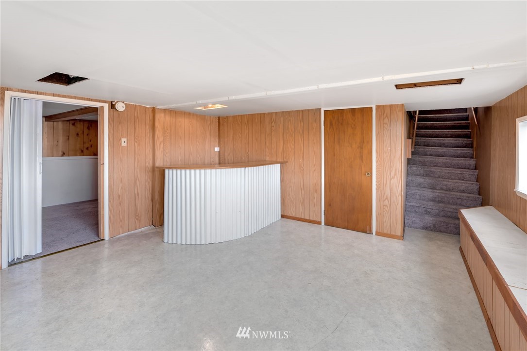 10354 Riviera Place Northeast Seattle, WA 98125 - Photo 21 of 25 Gallery Image 21