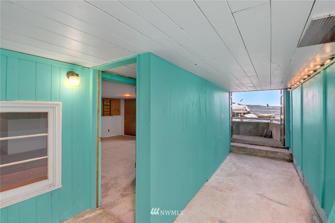 10354 Riviera Place Northeast Seattle, WA 98125 - Photo 23 of 25 Gallery Image 23