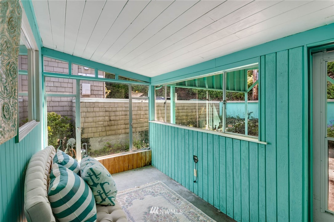 10354 Riviera Place Northeast Seattle, WA 98125 - Photo 5 of 25 Gallery Image 5