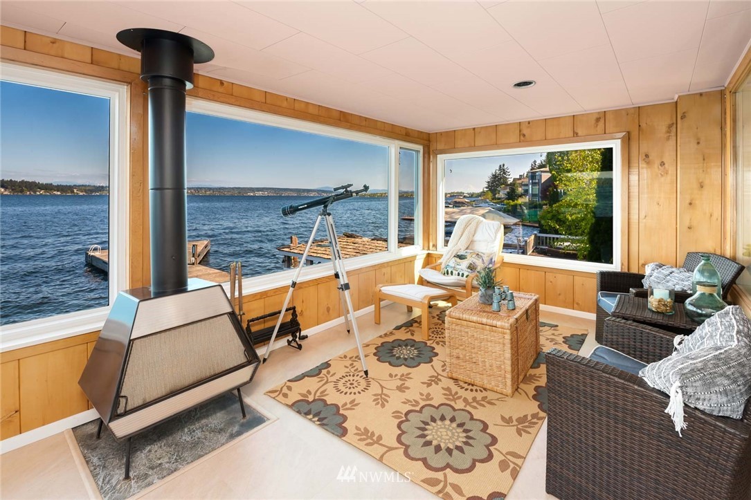 10354 Riviera Place Northeast Seattle, WA 98125 - Photo 9 of 25 Gallery Image 9