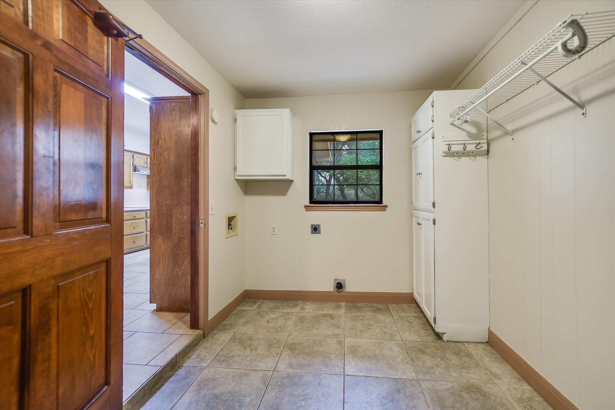 328 Fawnridge Street Georgetown, TX 78628 - Photo 10 of 33 Utility room