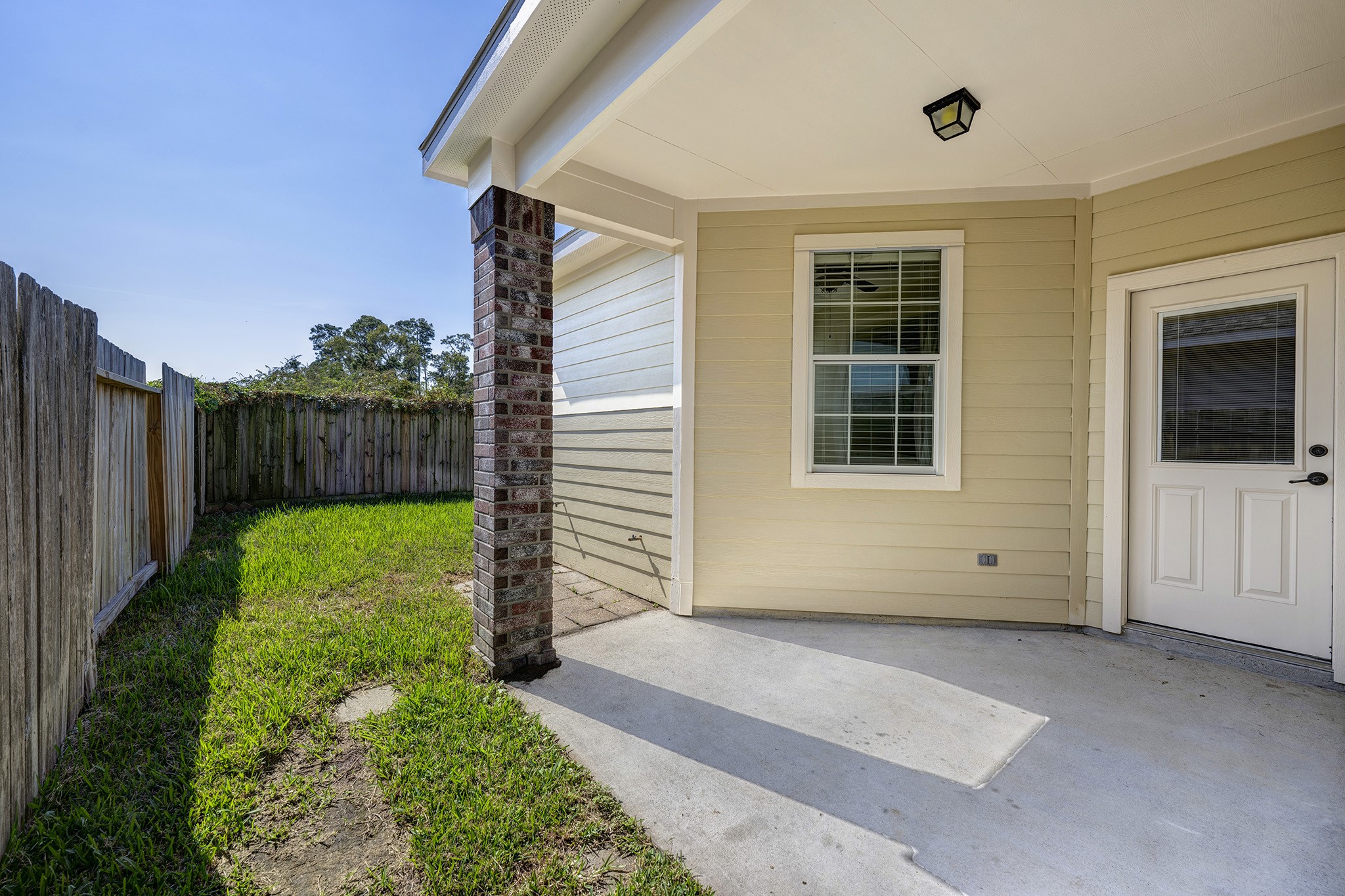 10348 Stone Gate Drive Conroe, TX 77385 - Photo 18 of 20 a view of a house with backyard and garden
