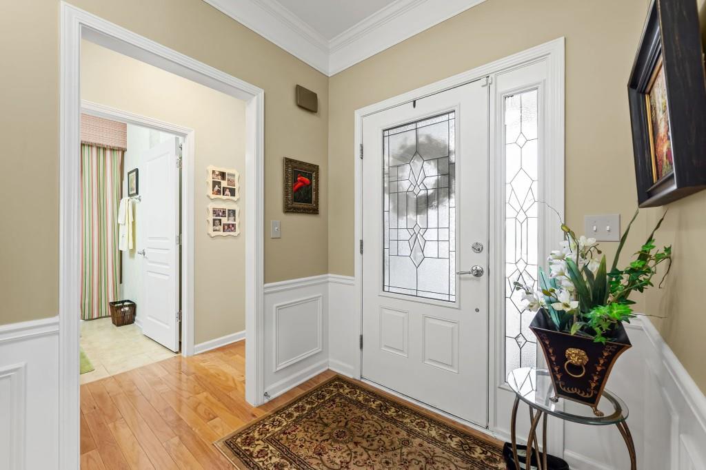 1081 Spring Station Road Greensboro, GA 30642 - Photo 5 of 35 a living room with furniture and a potted plant