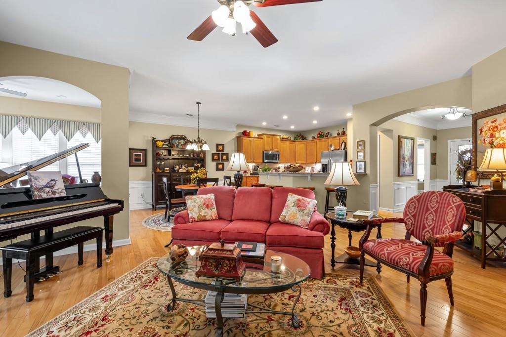 1081 Spring Station Road Greensboro, GA 30642 - Photo 8 of 35 a living room with furniture and a piano