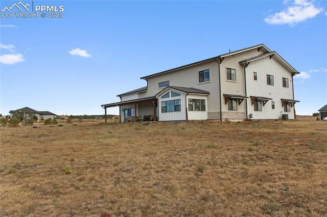a view of a house with a big yard