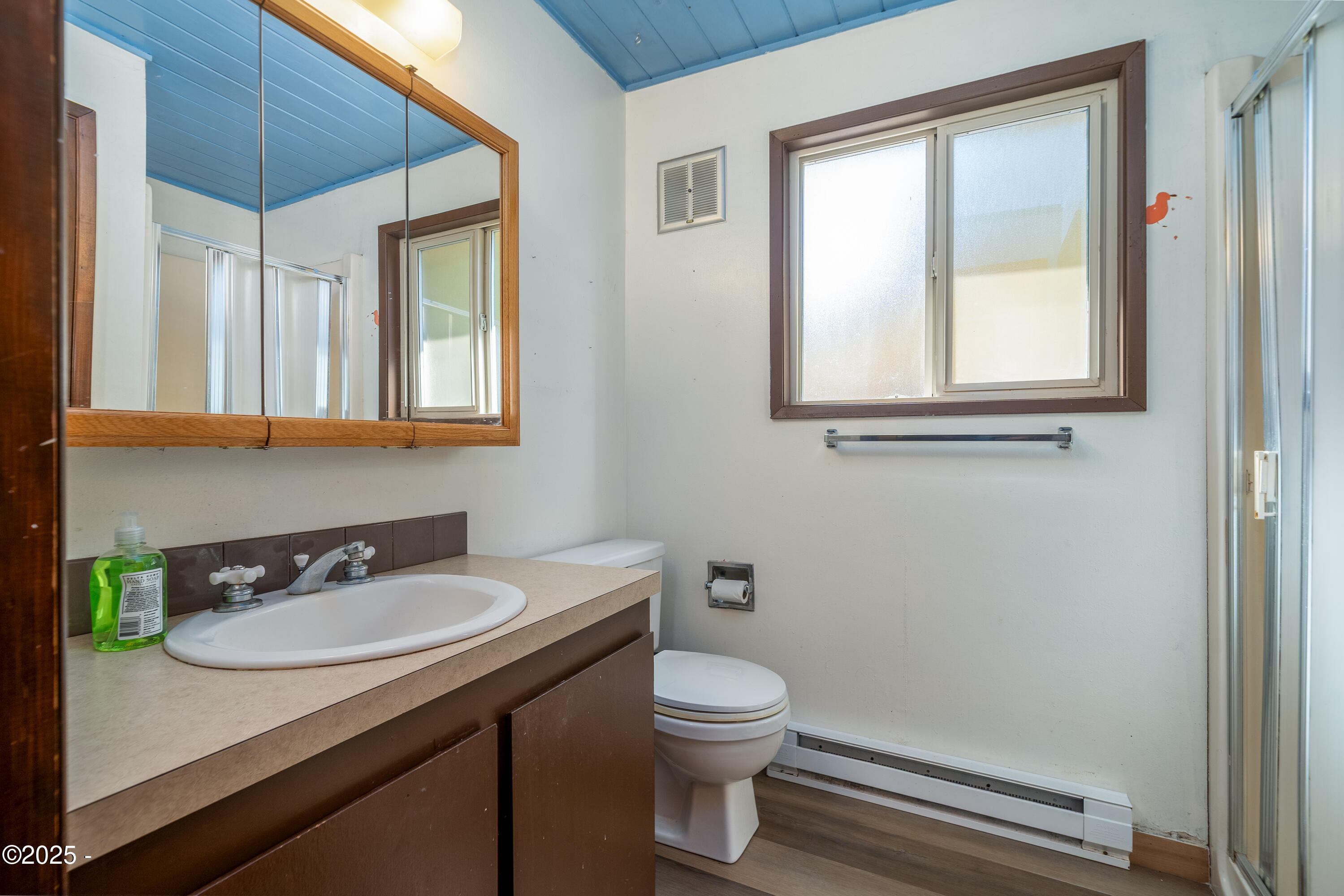 1836 Little Switzerland Road Tidewater, OR 97390 - Photo 17 of 34 Bath