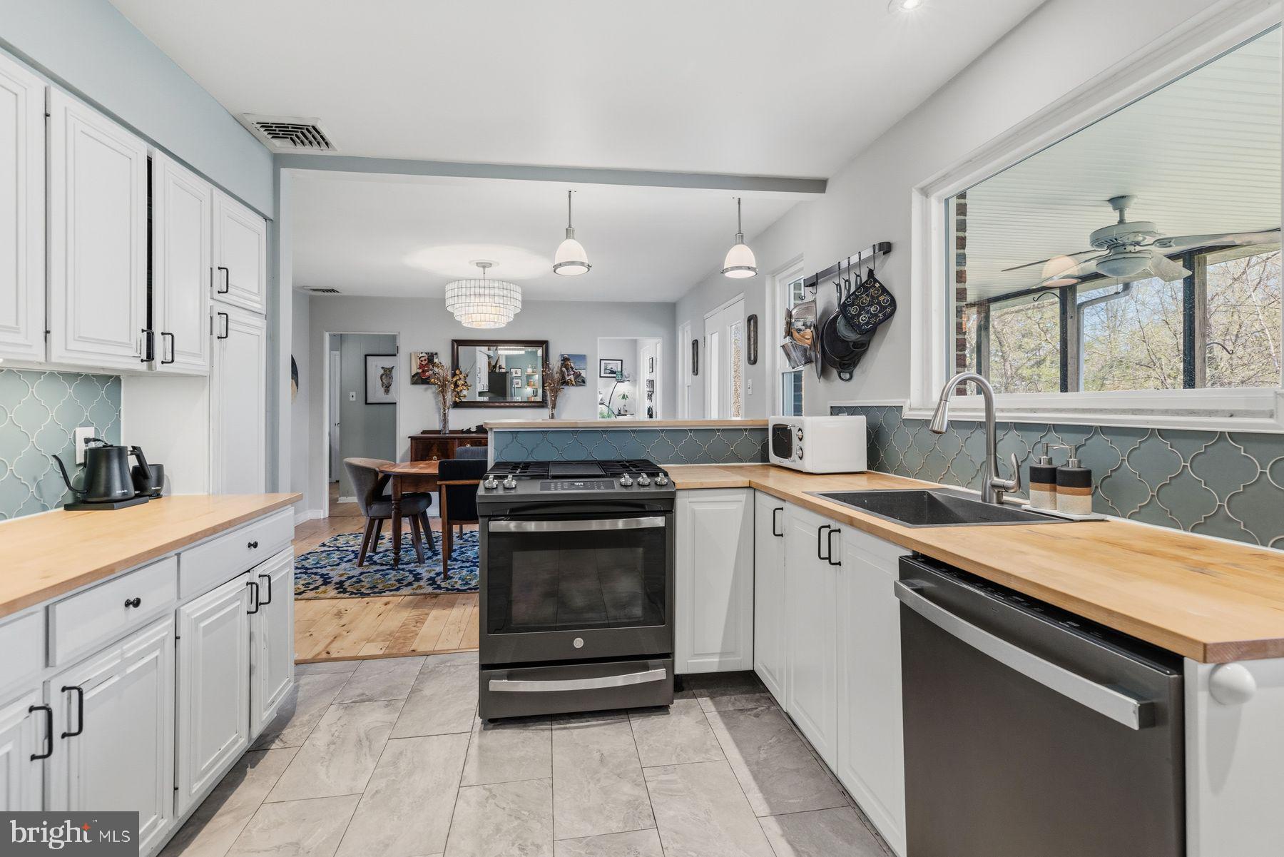 6254 West Valley Green Road Flourtown, PA 19031 - Photo 6 of 20 Modern kitchen with stylish finishes.