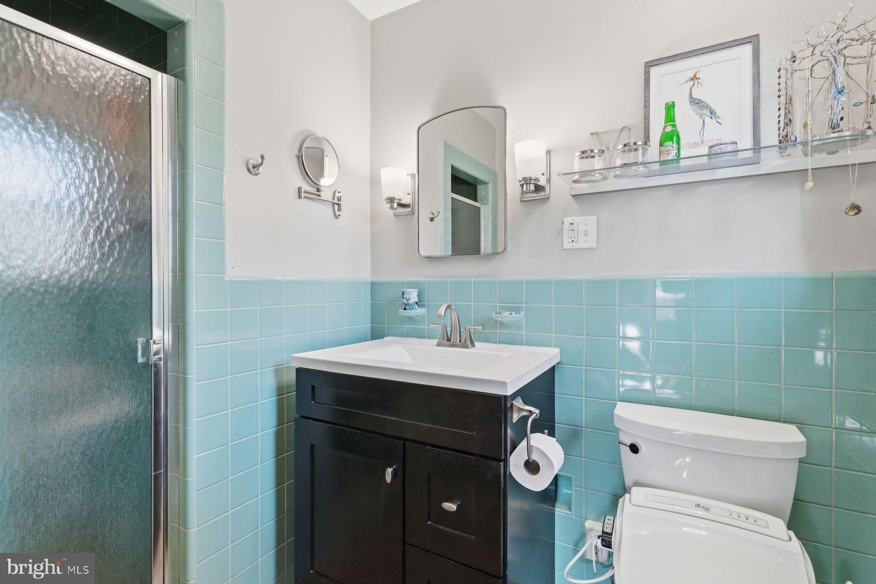 6254 West Valley Green Road Flourtown, PA 19031 - Photo 8 of 20 Charming bathroom with coastal vibes.