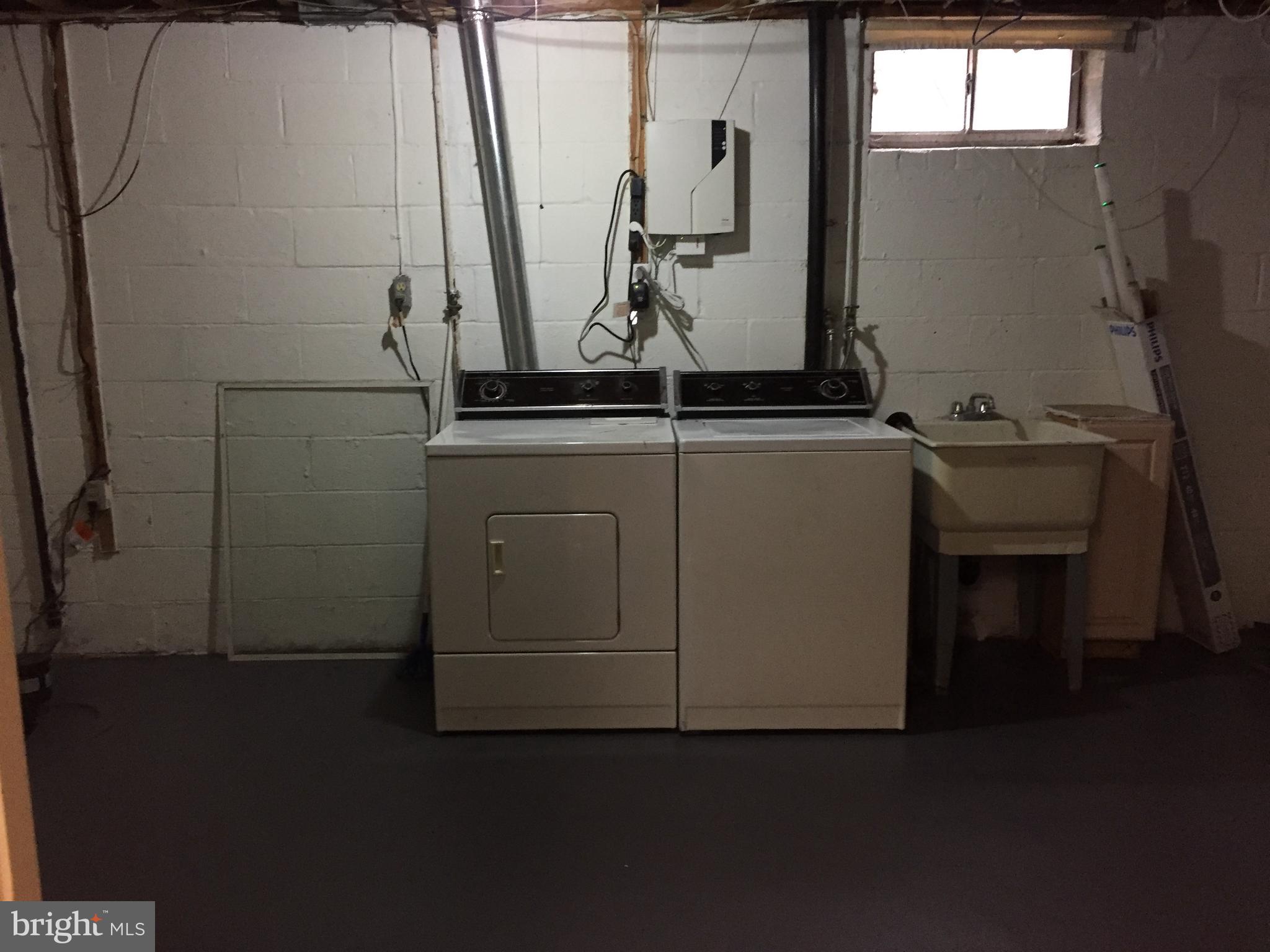 15 Cardor Court Nottingham, MD 21236 - Photo 12 of 15 Laundry room
