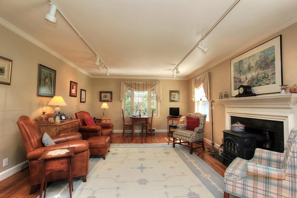 1239 Duane Road Chattanooga, TN 37405 - Photo 4 of 33 Living Room