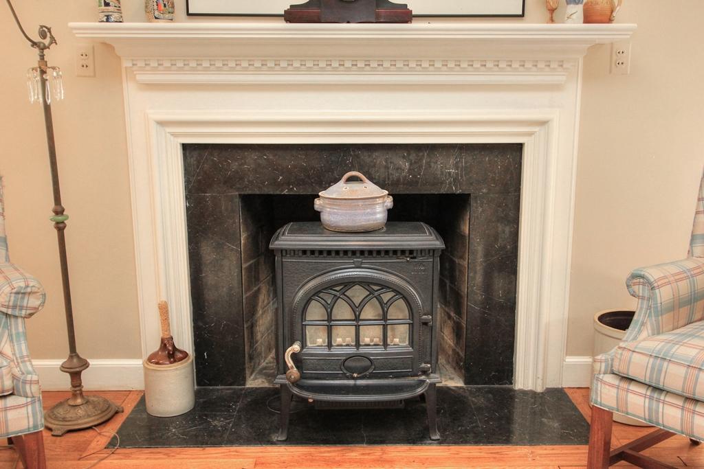 1239 Duane Road Chattanooga, TN 37405 - Photo 5 of 33 Living Room