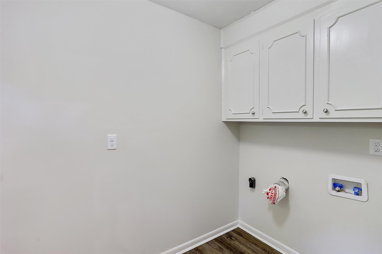 844 Timberlain Drive Jackson, MS 39211 - Photo 27 of 32 Separate laundry room off the kitchen