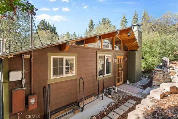 $339,000 | 1132 Crags Lane, Fawnskin, CA 92333
