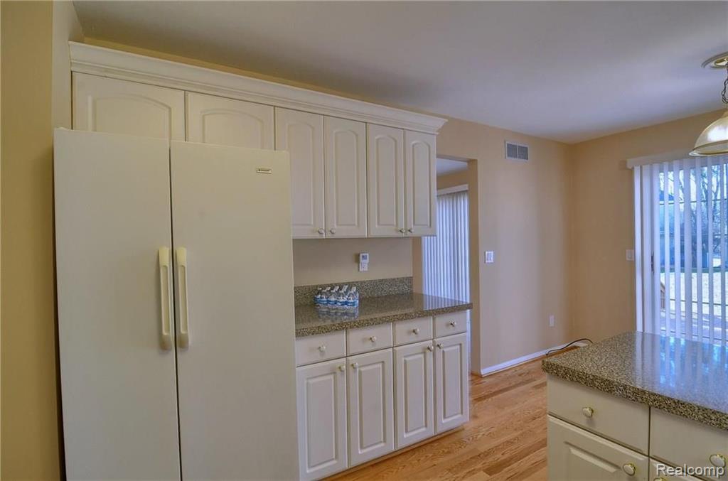 1215 Candlestick Lane Rochester Hills, MI 48306 - Photo 13 of 24