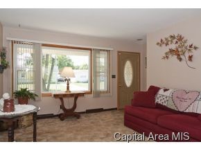 2247 East Eleanor Avenue Springfield, IL 62702 - Photo 2 of 16