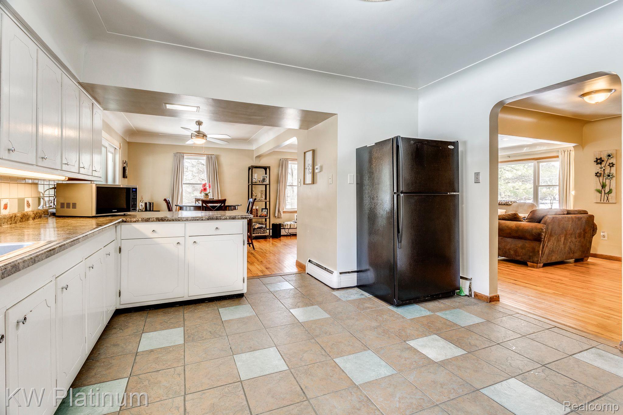 2380 Hueling Road Port Huron, MI 48060 - Photo 13 of 31 Kitchen to LR