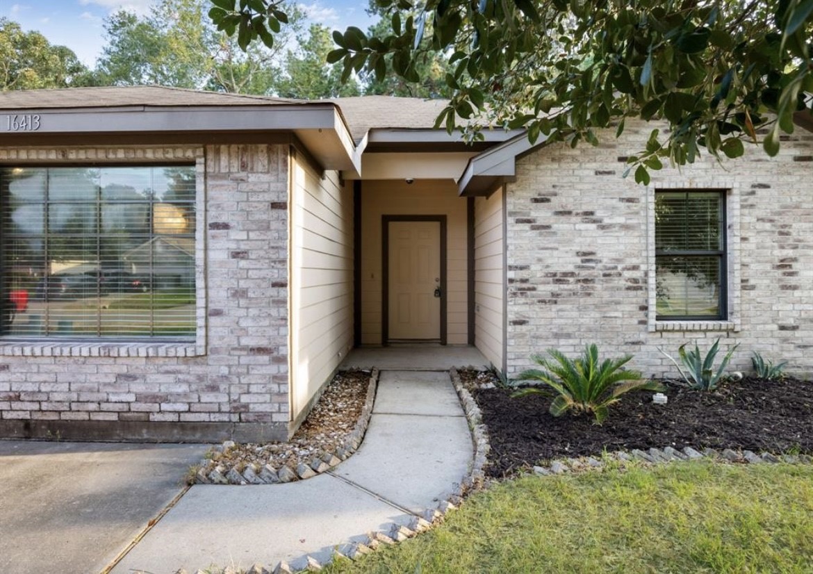 16413 Ryan Guinn Way Conroe, TX 77303 - Photo 2 of 15