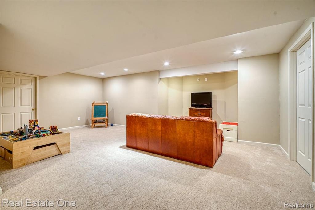 3658 Everett Drive Rochester Hills, MI 48307 - Photo 32 of 43
