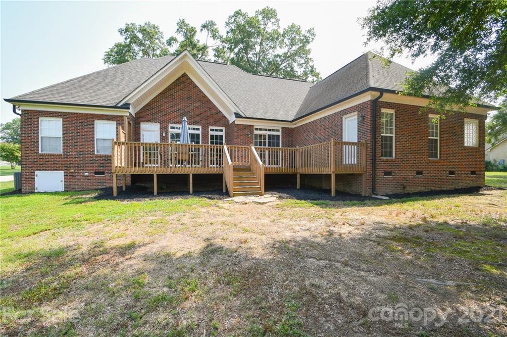 3600 Haigler Road Monroe, NC 28110 - Photo 3 of 30 a front view of a house with a garden