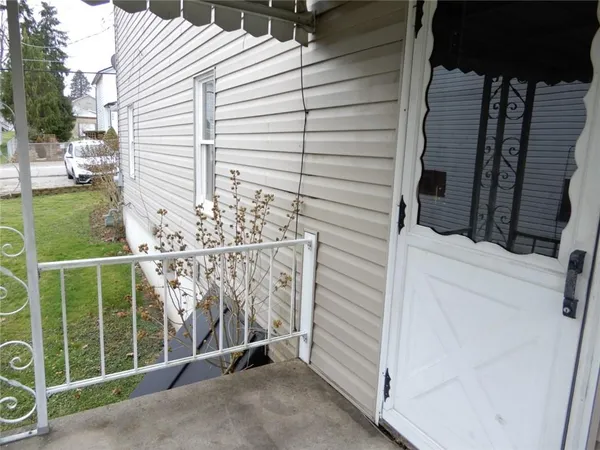 $850 | 395 1st Street, Lawrence, PA 15055