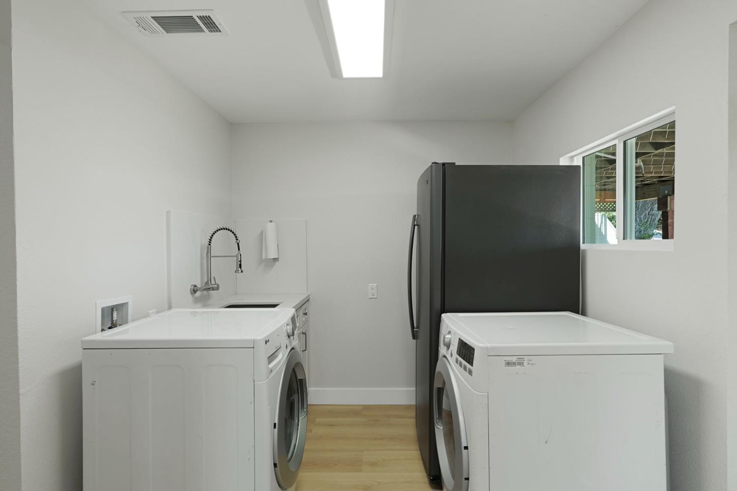 2650 West Twitchell Island Road Rio Vista, CA 94571 - Photo 54 of 60 Landrey room with an extra refrigerator.