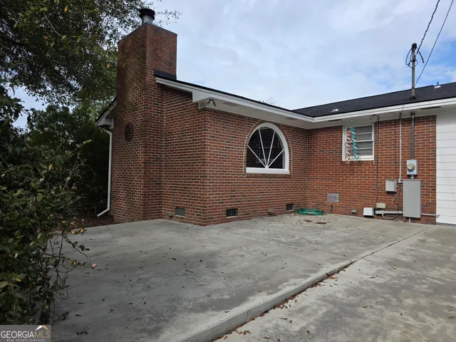 a view of backyard of house