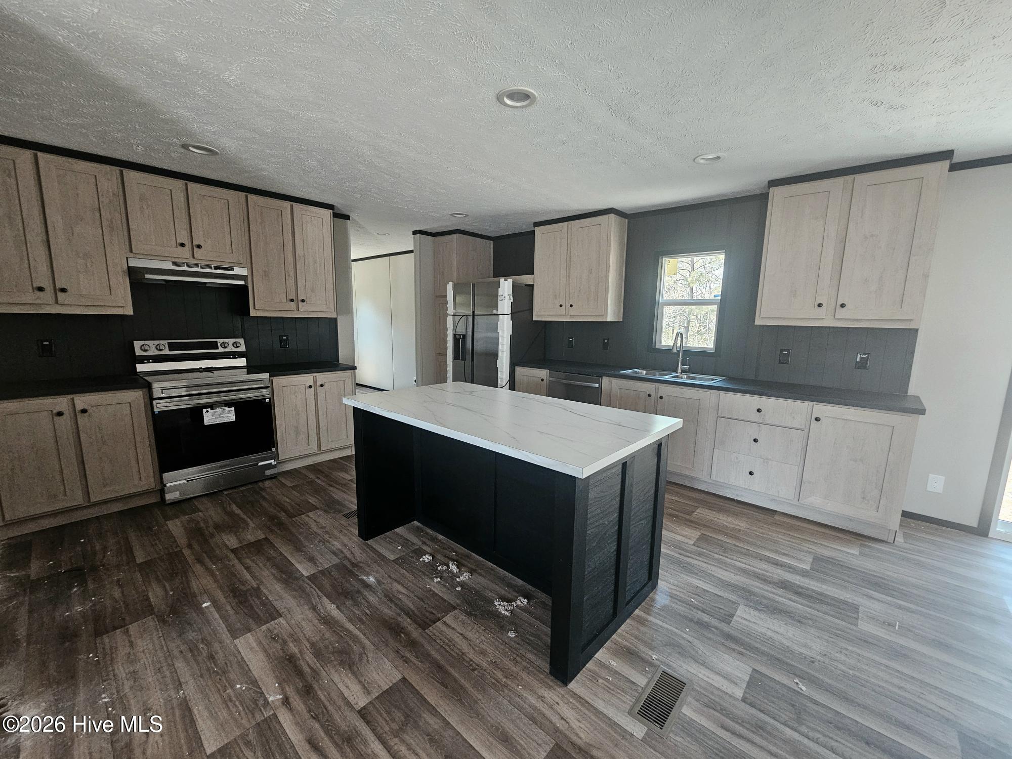 109 Mockingbird Lane Holly Ridge, NC 28445 - Photo 5 of 28 Kitchen 3