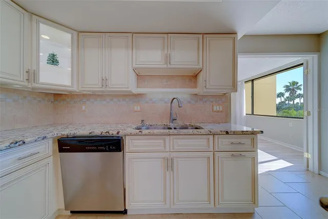 $879,000 | 1480 Gulf Boulevard, Unit 201, Clearwater Beach, FL 33767