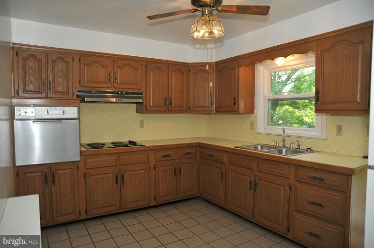 24417 Ridge Road Damascus, MD 20872 - Photo 2 of 19 Kitchen view one