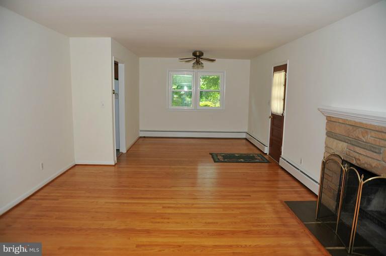 24417 Ridge Road Damascus, MD 20872 - Photo 3 of 19 Living Room view two