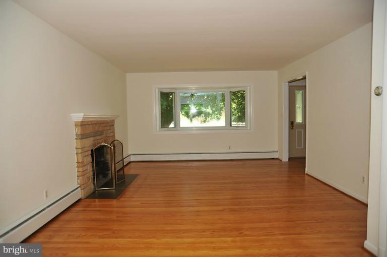 24417 Ridge Road Damascus, MD 20872 - Photo 6 of 19 Living Room view one