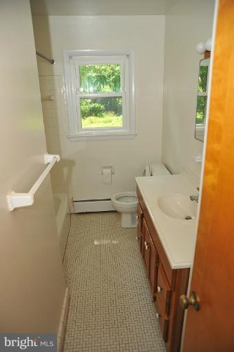 24417 Ridge Road Damascus, MD 20872 - Photo 8 of 19 Hall bathroom