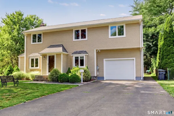 $820,000 | 78 Chestnut Hill Road, Trumbull, CT 06611