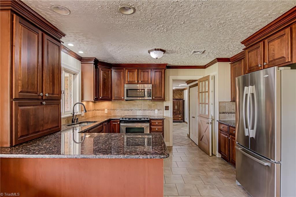 122 Pine Street King, NC 27021 - Photo 8 of 30