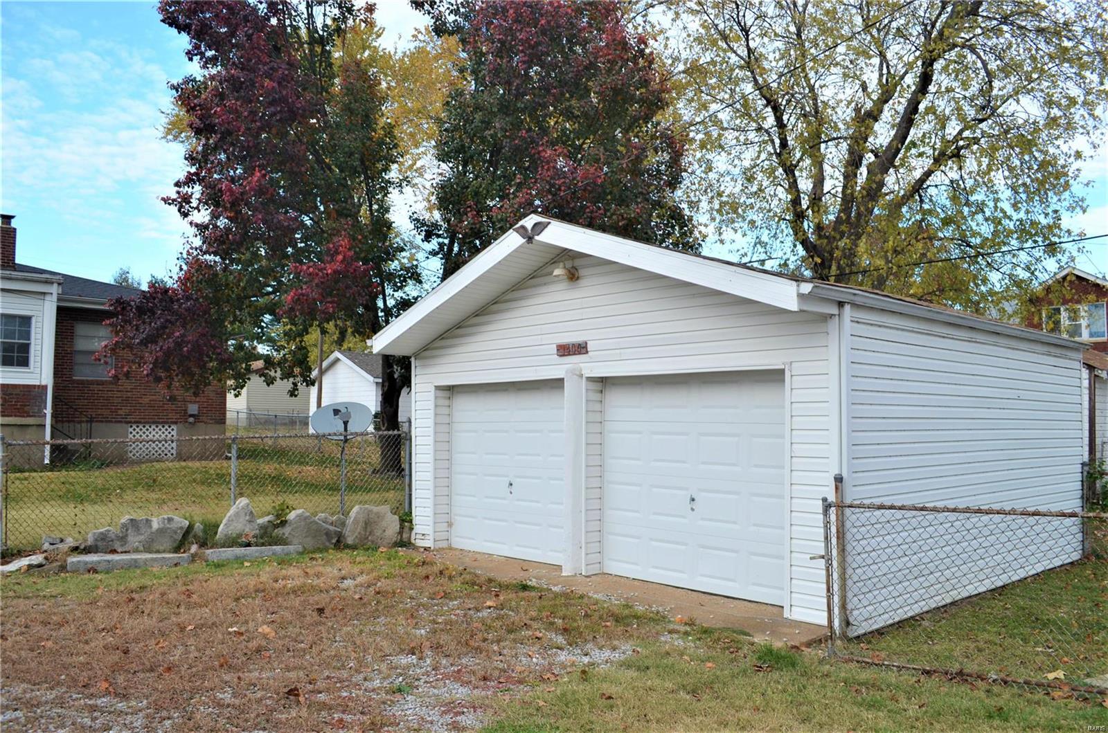 1400 Blue Ridge Drive St. Louis, MO 63125 - Photo 3 of 4