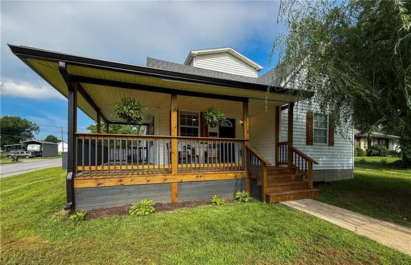 $204,999 | 526 South West Street, Nevada, MO 64772