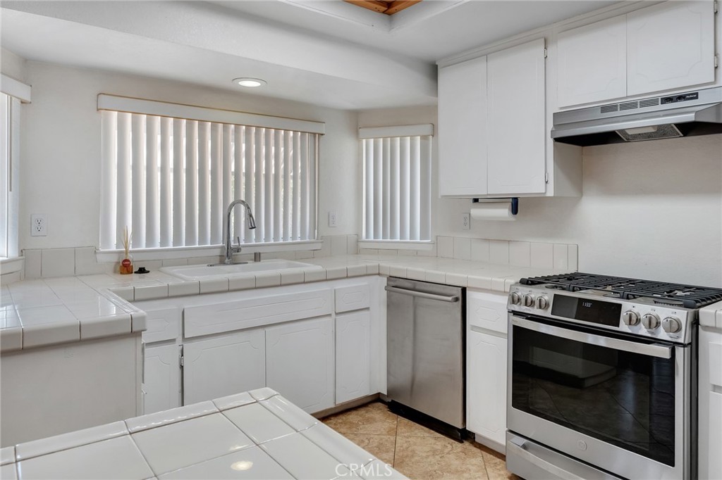 15155 Apache Road Apple Valley, CA 92307 - Photo 10 of 32