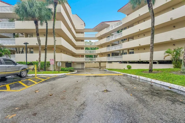 $125,900 | 7041 Environ Boulevard, Unit 326, Lauderhill, FL 33319