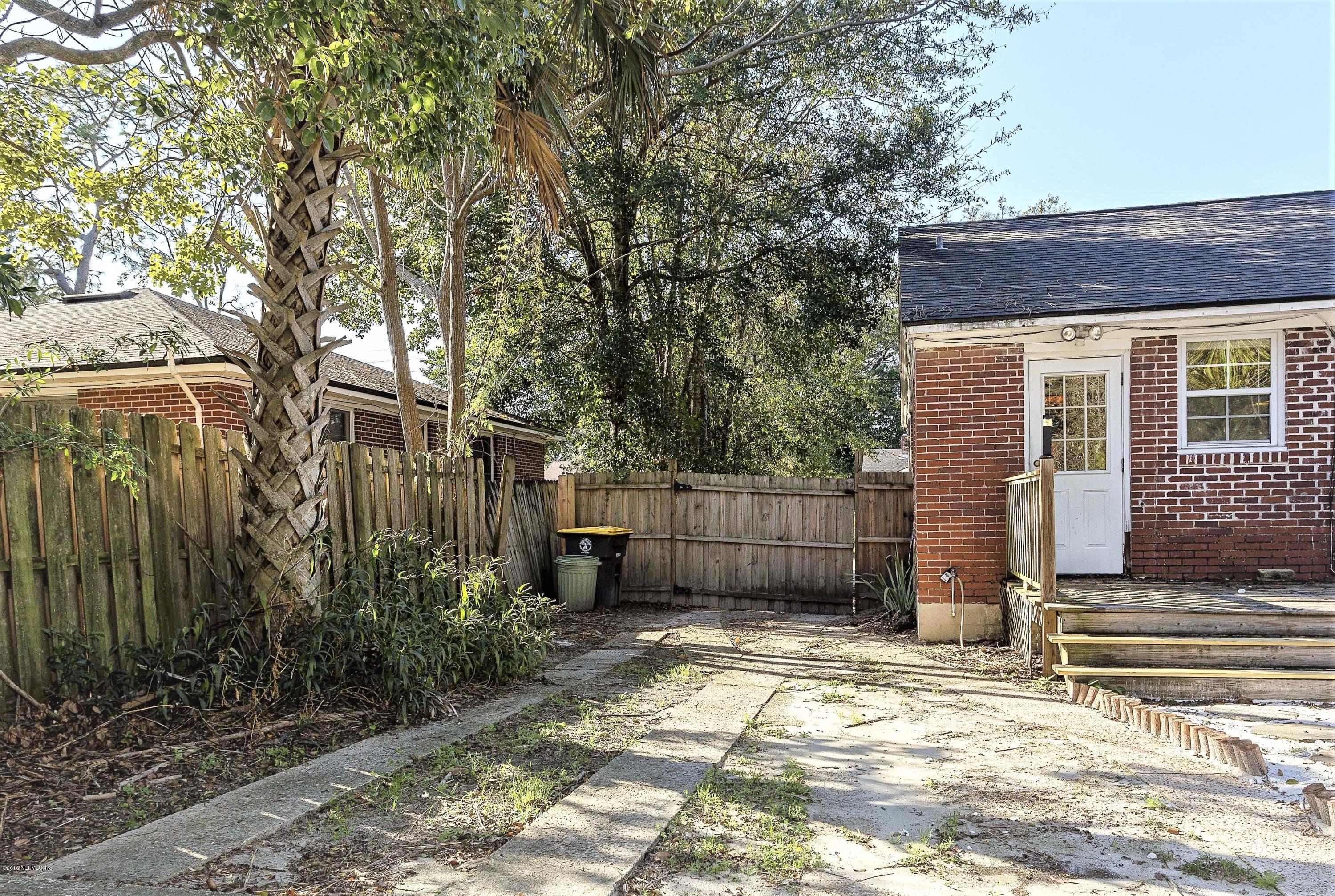 2309 Somerset Road Jacksonville, FL 32210 - Photo 20 of 21 a view of a backyard with plants