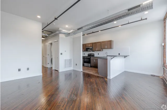 $2,100 | 424 Main Street, Unit D, Middletown, CT 06457