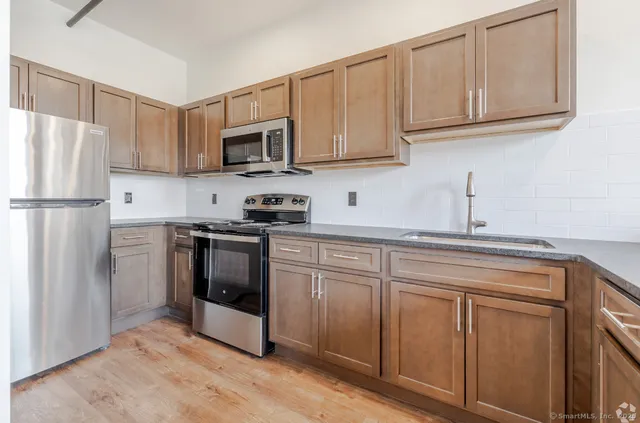 $2,100 | 424 Main Street, Unit D, Middletown, CT 06457