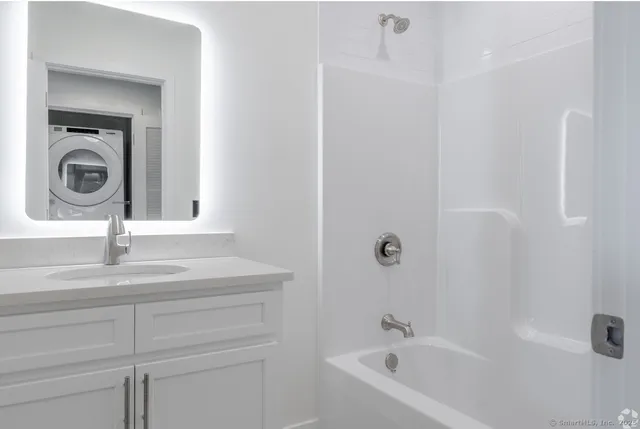 $2,100 | 424 Main Street, Unit D, Middletown, CT 06457