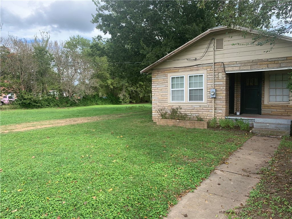 2305 Main Street Bastrop, TX 78602 - Photo 10 of 11