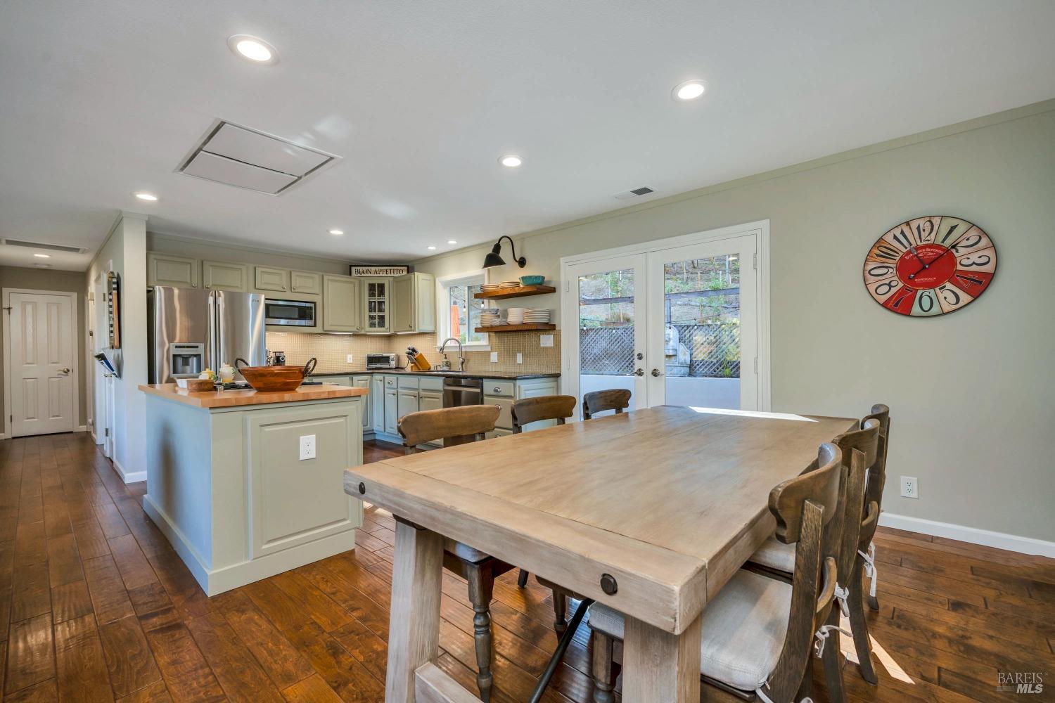 1389 Canyon Road Geyserville, CA 95441 - Photo 15 of 48 a kitchen with a table and chairs