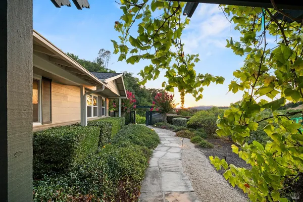 $1,695,000 | 1389 Canyon Road, Geyserville, CA 95441