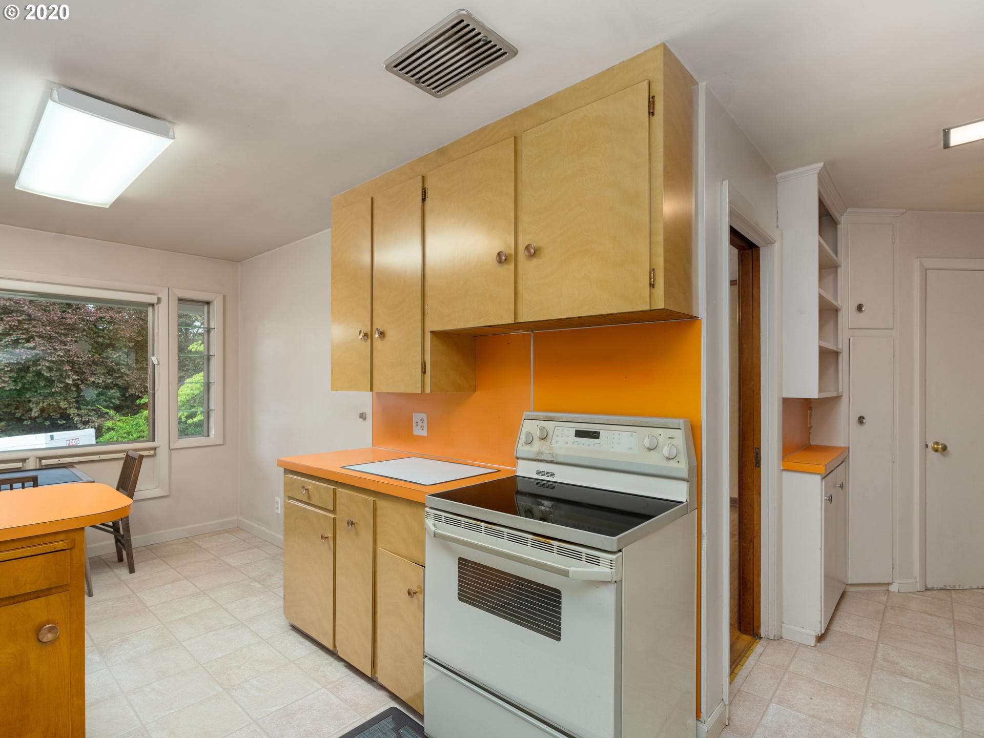 8311 Southwest Barnes Road Portland, OR 97225 - Photo 11 of 32 Gallery Image 11