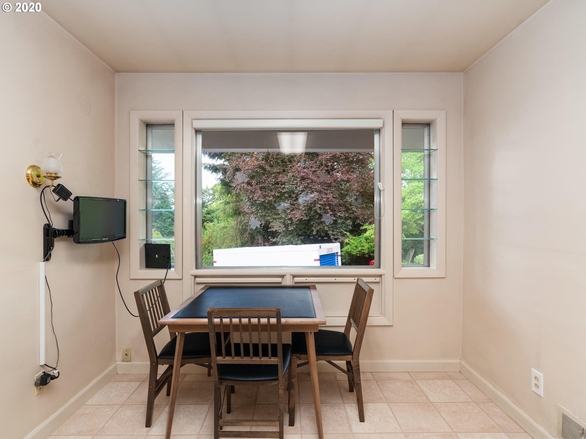 8311 Southwest Barnes Road Portland, OR 97225 - Photo 12 of 32 Gallery Image 12
